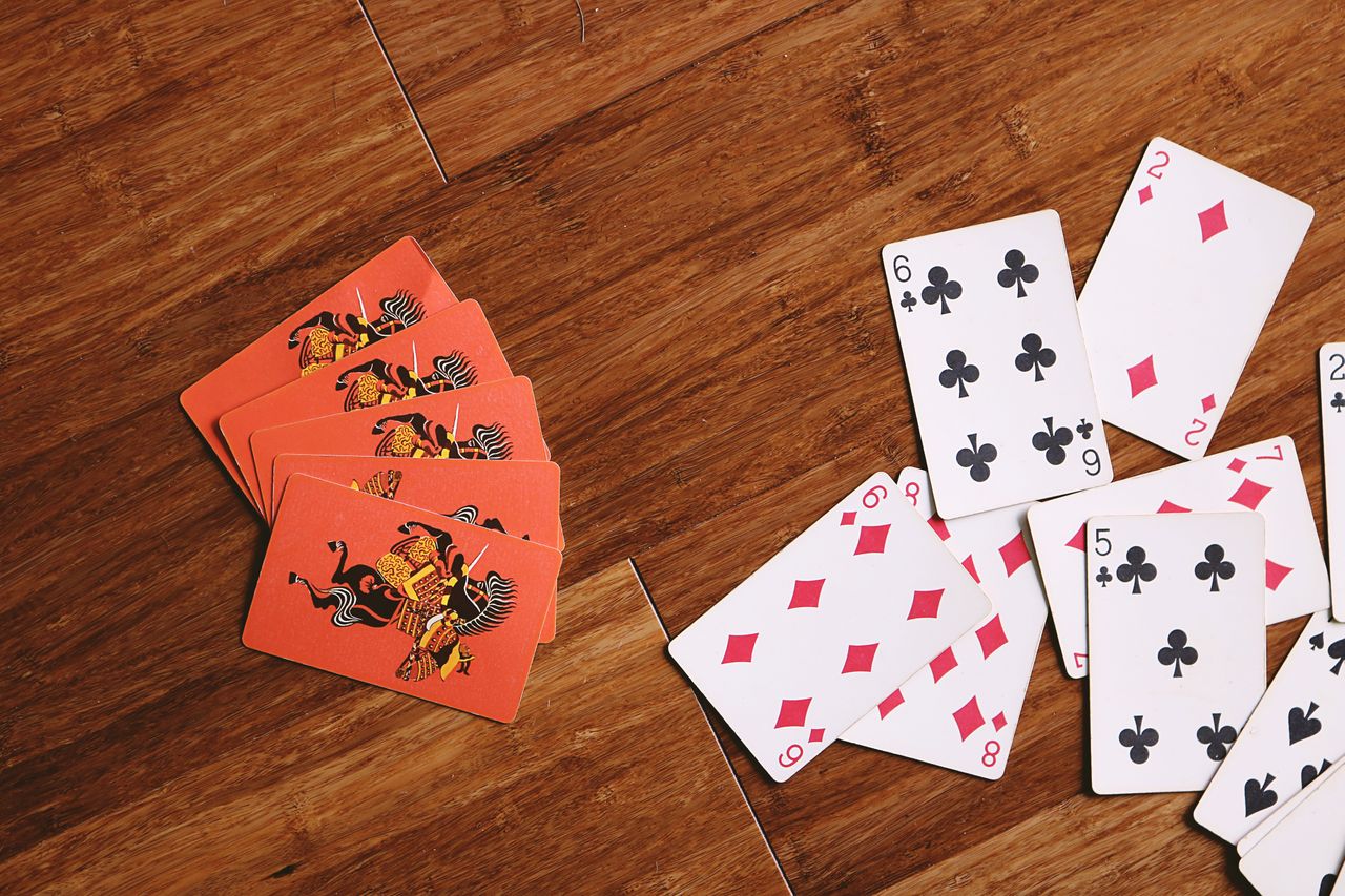 Live Dealer vs RNG: Which Should You Try First?